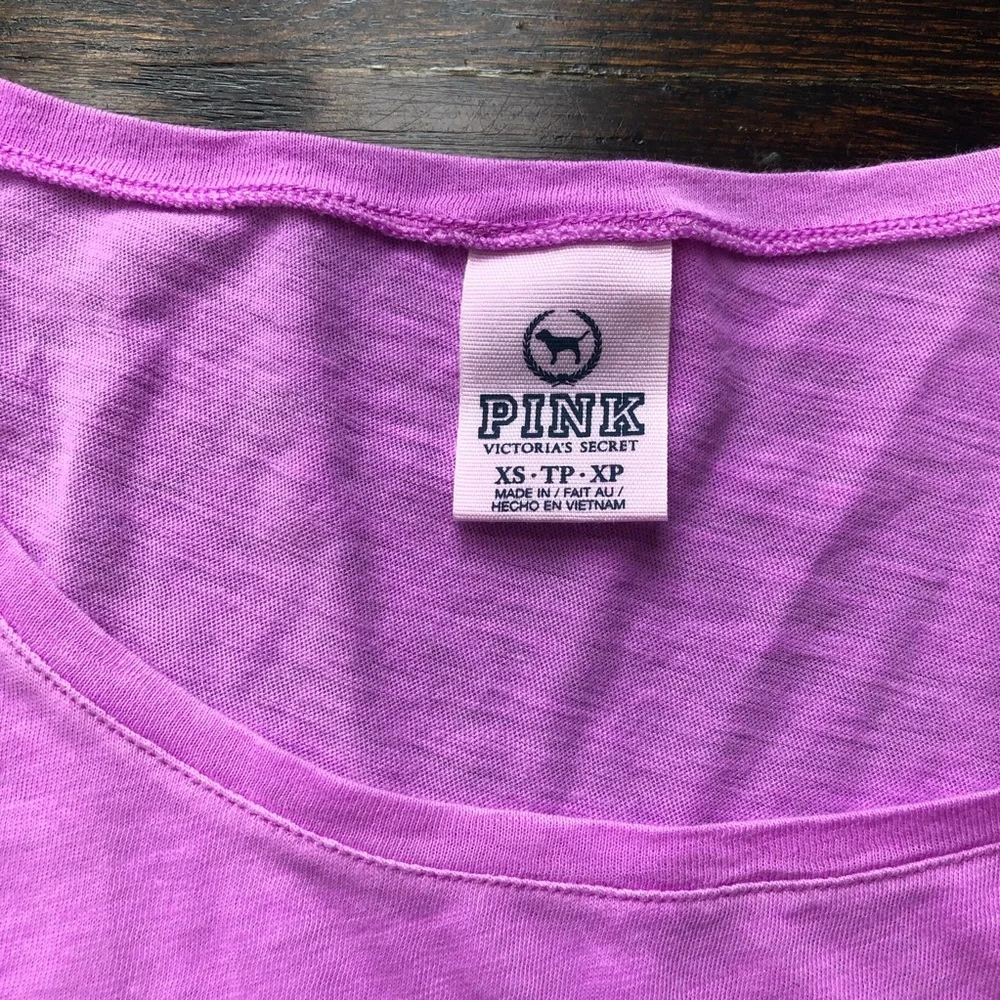 Like New VS Pink Loose Fit Crop Top - Picture 4 of 4